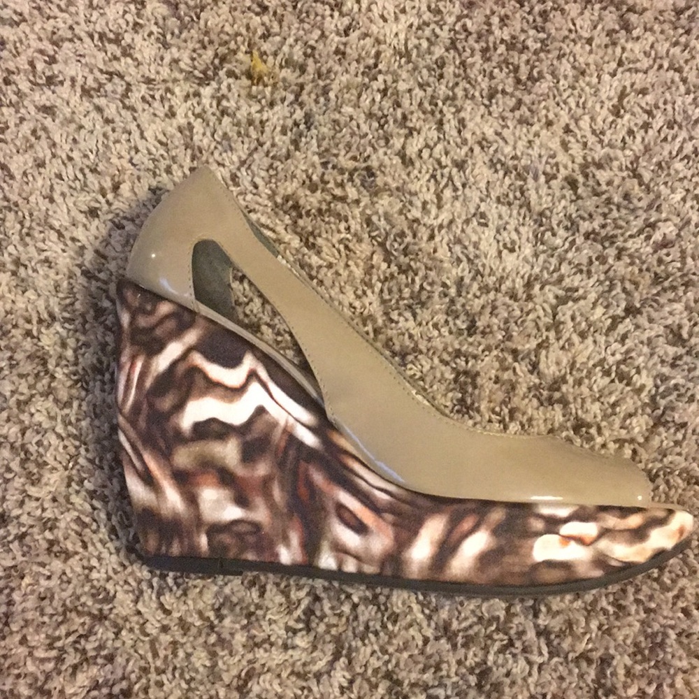 Shoes - Picture 4 of 5